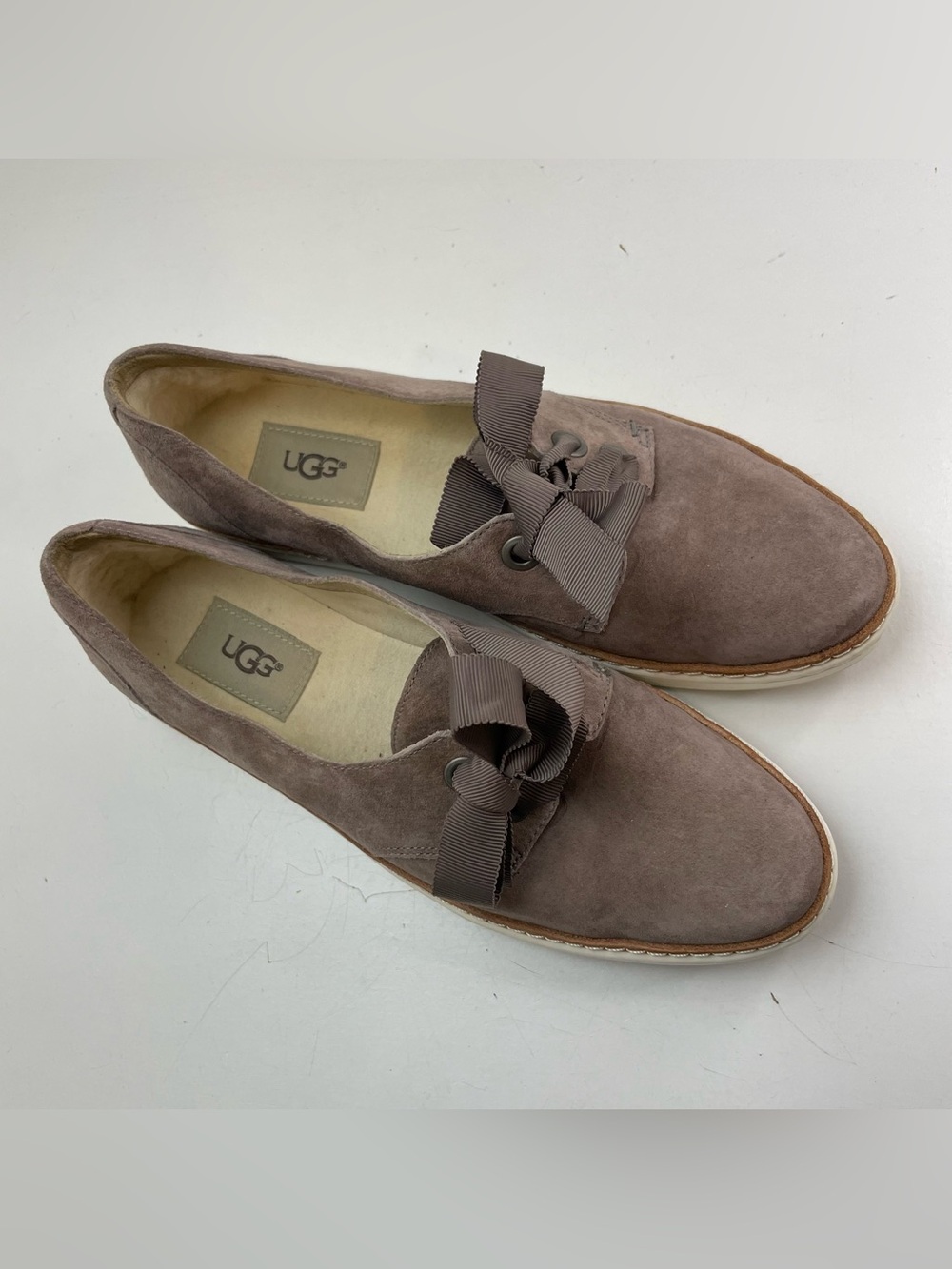 UGG Sneakers Women size 7 Carilyn brown suede lace-up slip-on bow flat shoes